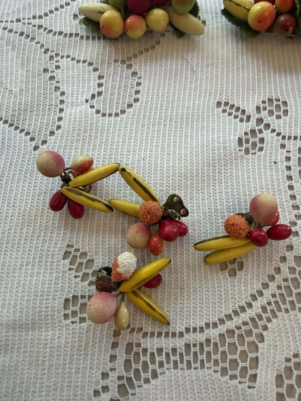 VNTG dipped-foam millinery Fruit Bowl ShoeClips 1940s 4 Sm/2 Large See Pics Flaw - Picture 7 of 8